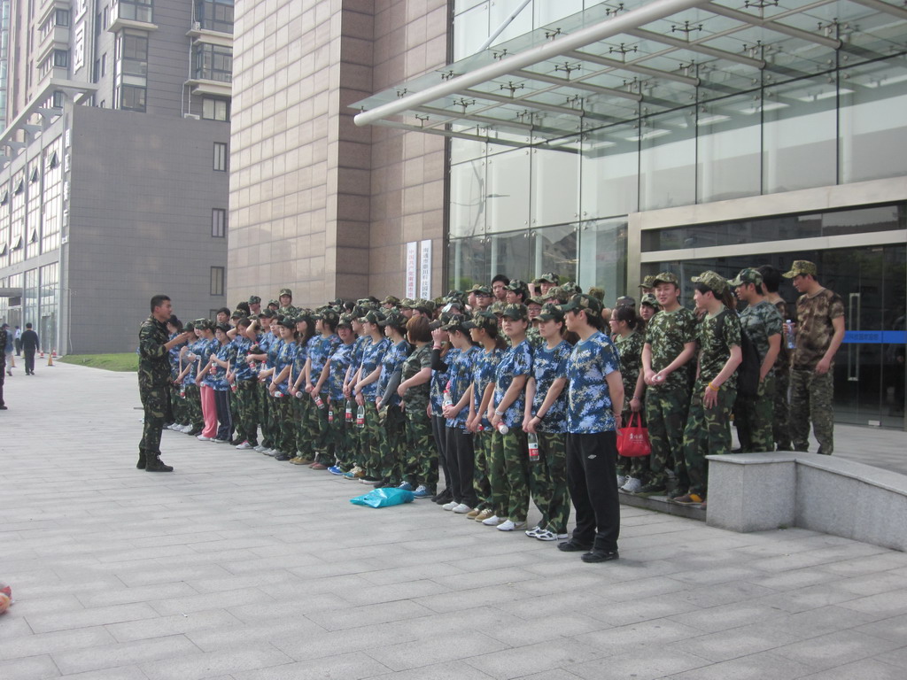 莞酈為企業(yè)營(yíng)銷打造團(tuán)隊(duì)精神，邀請(qǐng)智慧家-肖振宇先生為公司講課